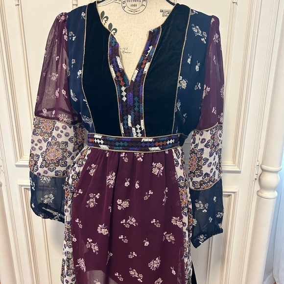 Beautiful dress like new - Picture 2 of 12